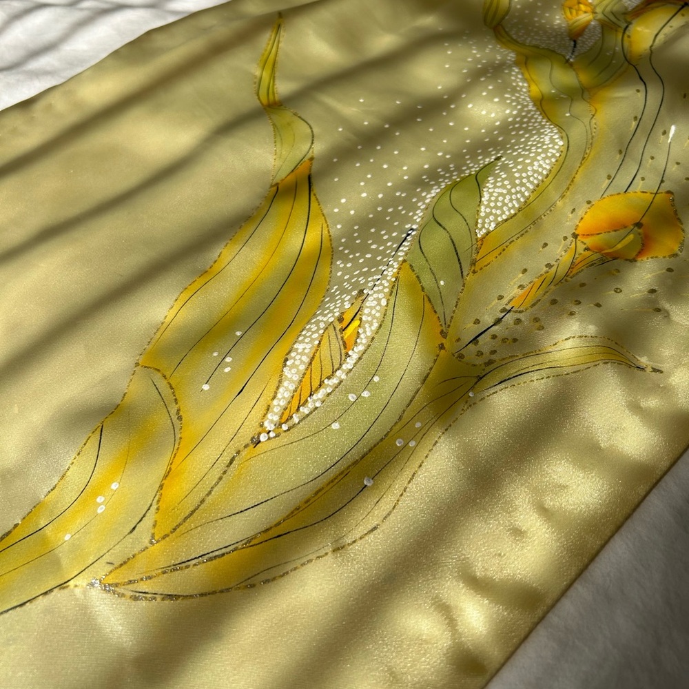 Vintage 90’s Satin Pastel Yellow Traditional Asian Dress With Sparkly Lily’s - Picture 2 of 10